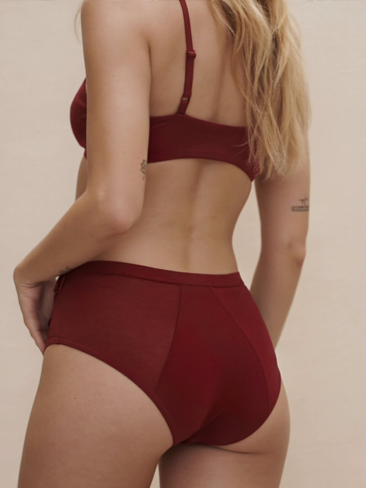 Hugger Brief | Naadloos comfort | 100% lekvrij, dag & nacht | Rood