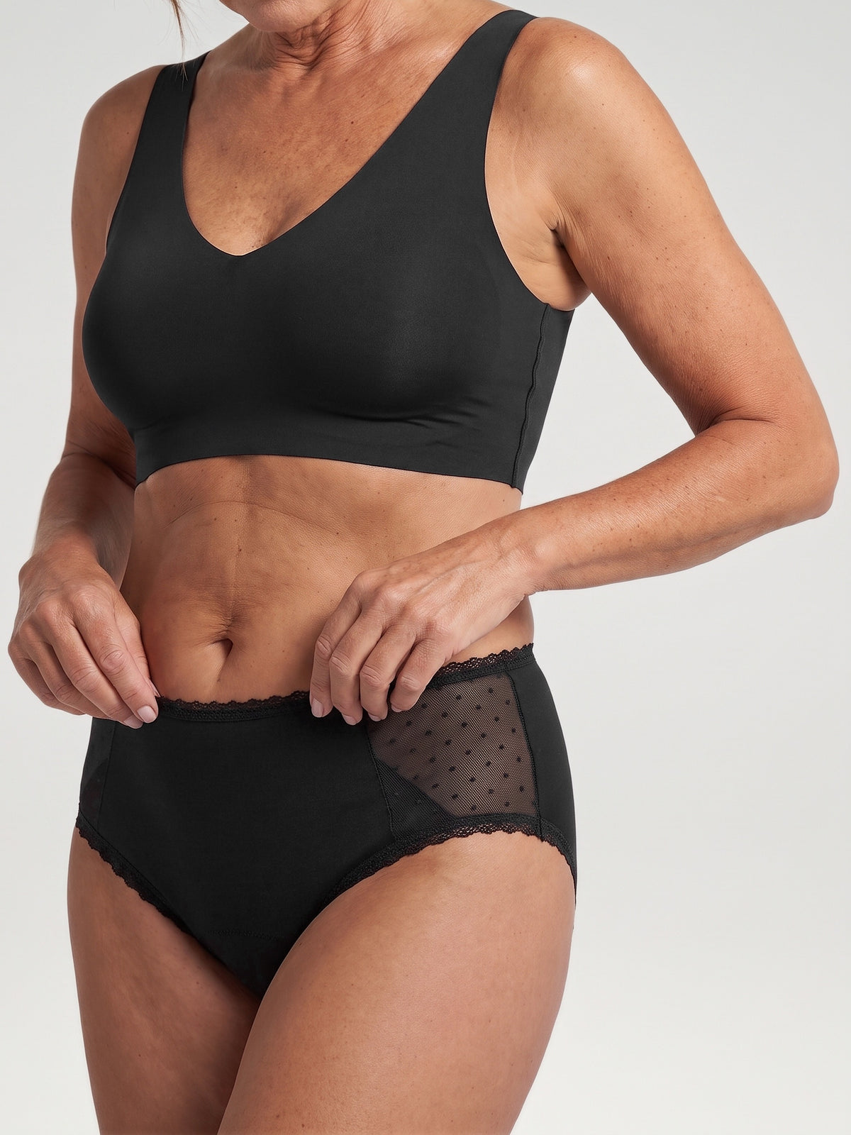 Everyday Brief zwart, detail van de tailleband met kant en mesh