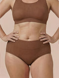 Menstruatie ondergoed karamel, close-up van gedragen classic brief aan de voorkant