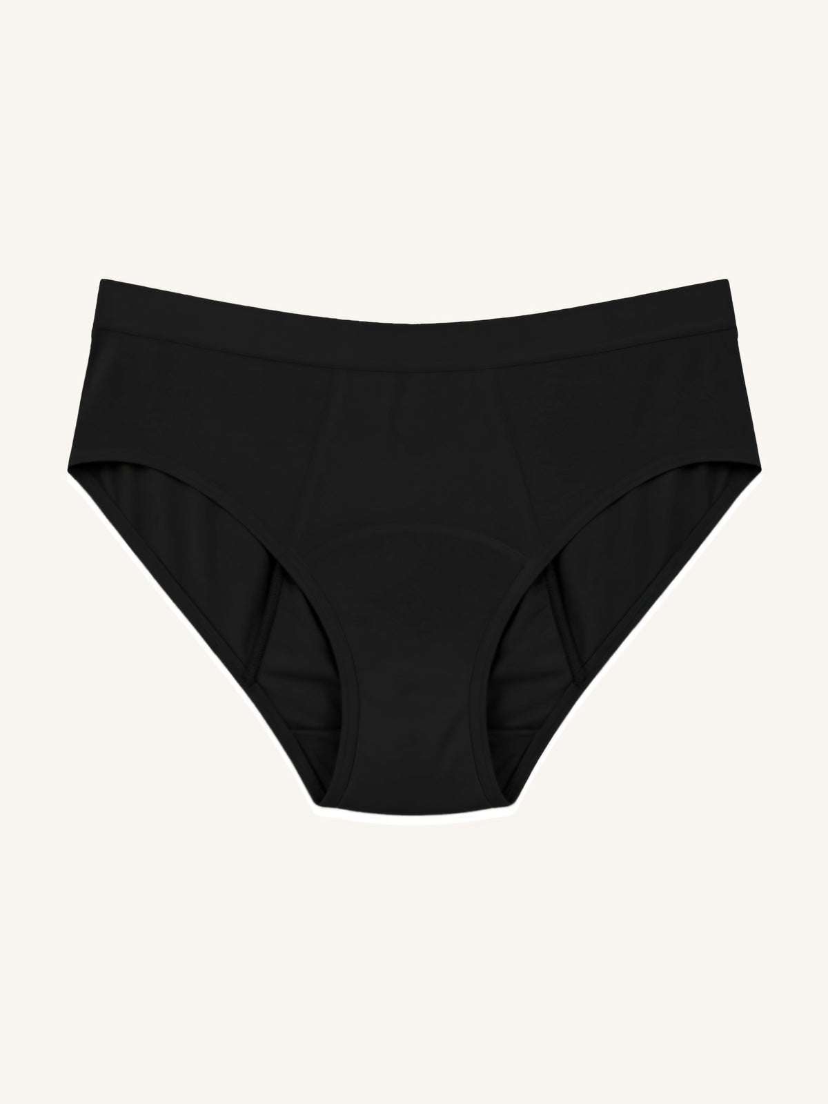 Menstruatie ondergoed zwart, losse hugger brief in vooraanzicht tegen een lichte achtergrond