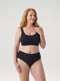 High Waist Brief zwart, vooraanzicht aan model
